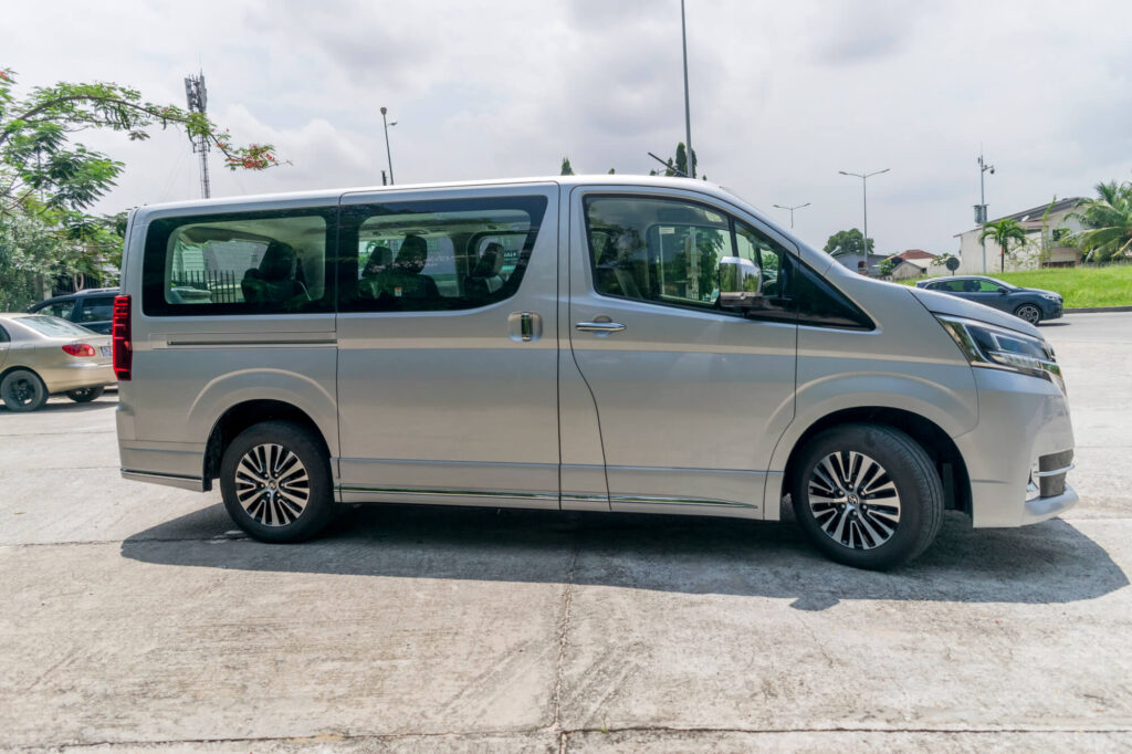 Toyota Granvia - JAFA Multiservices